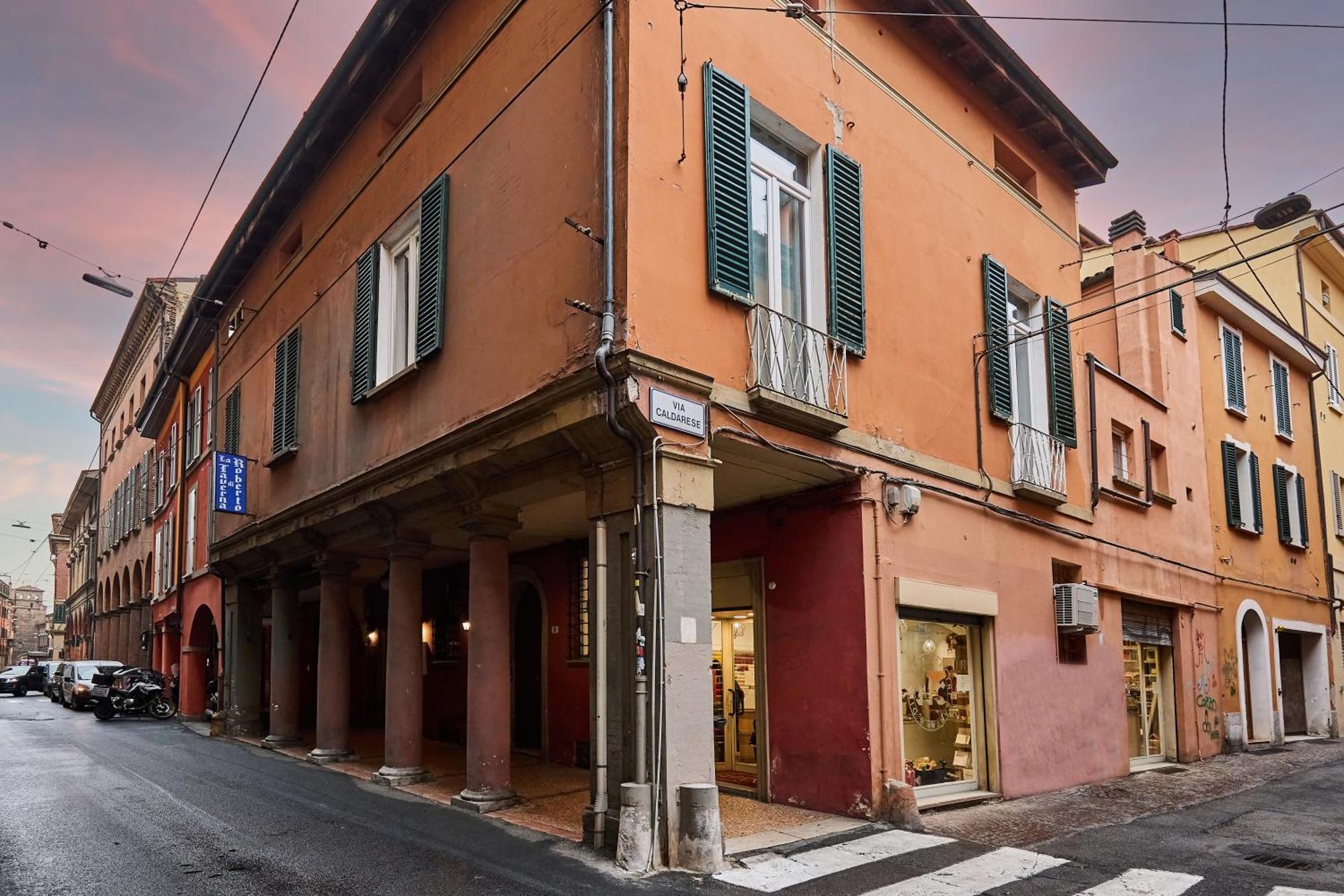 La Torre Lunga -Smart Working- 150 M Dalle-From Due Torri-Two Towers Bologna Exterior photo